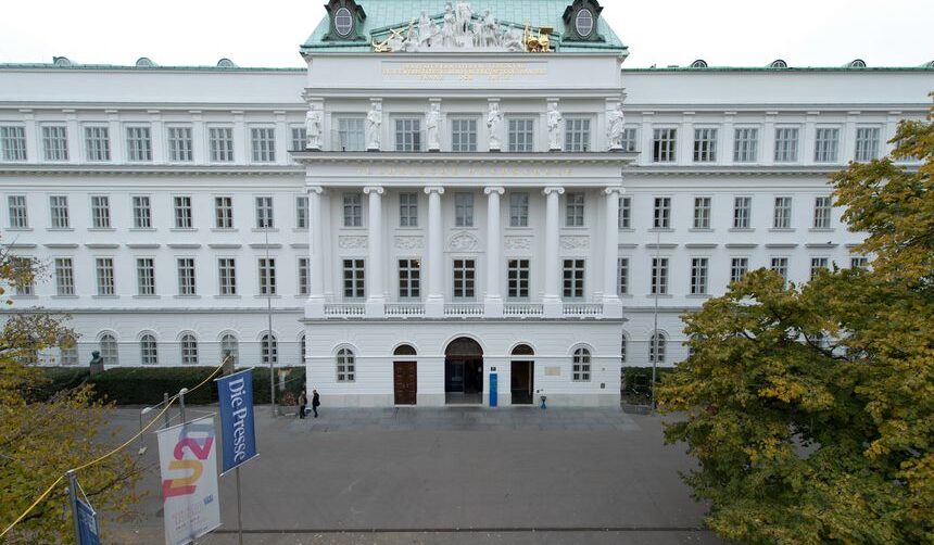 Front view of the main building of TU Wien